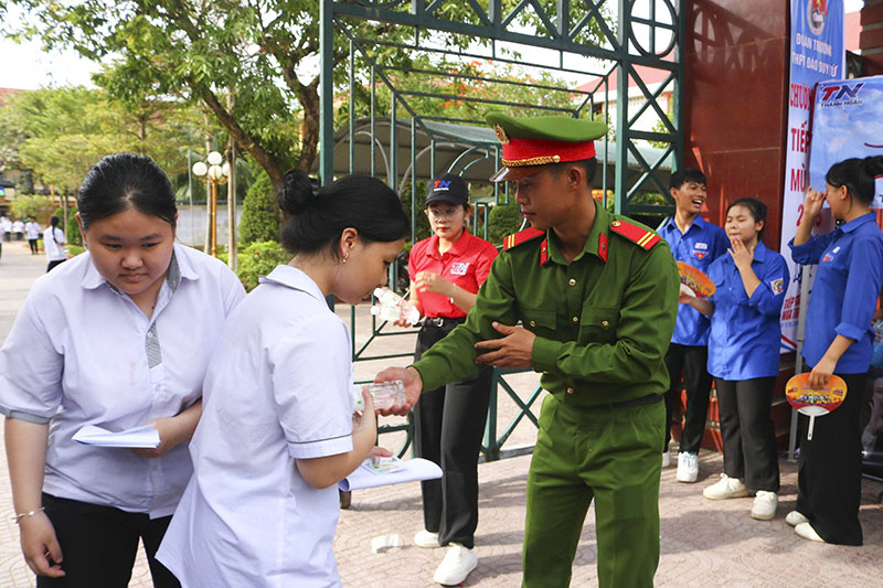 Một hình ảnh đẹp trong mùa thi.