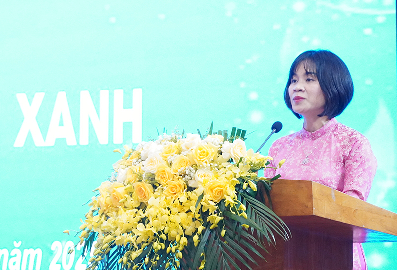Đại diện lãnh đạo Hội LHPN tỉnh phát biểu tại hội thảo.