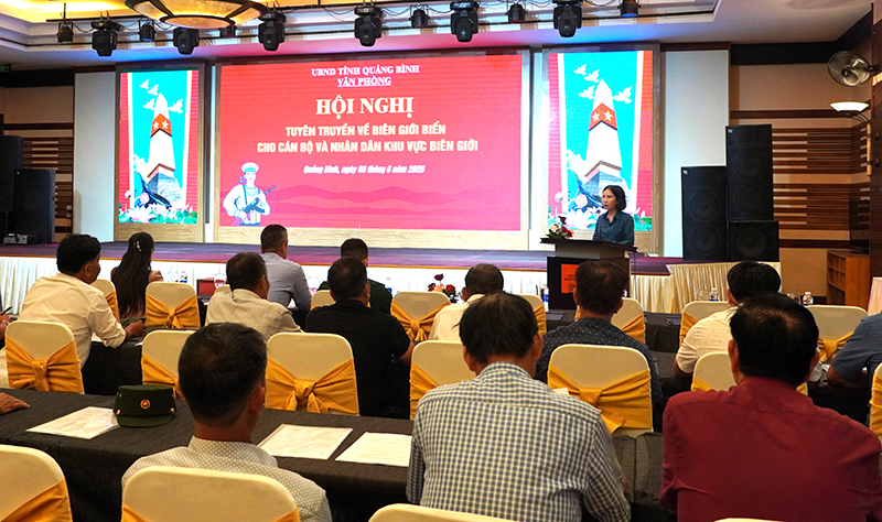 Đại diện lãnh đạo Văn phòng UBND tỉnh khai mạc hội nghị.