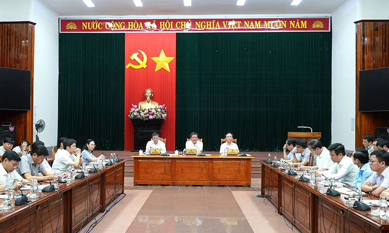 Quang cảnh buổi làm việc.