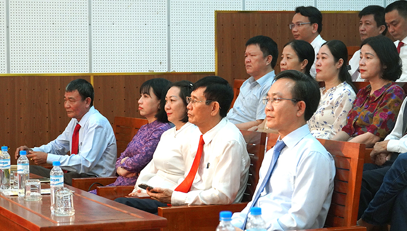 Các đại biểu tham dự chương trình