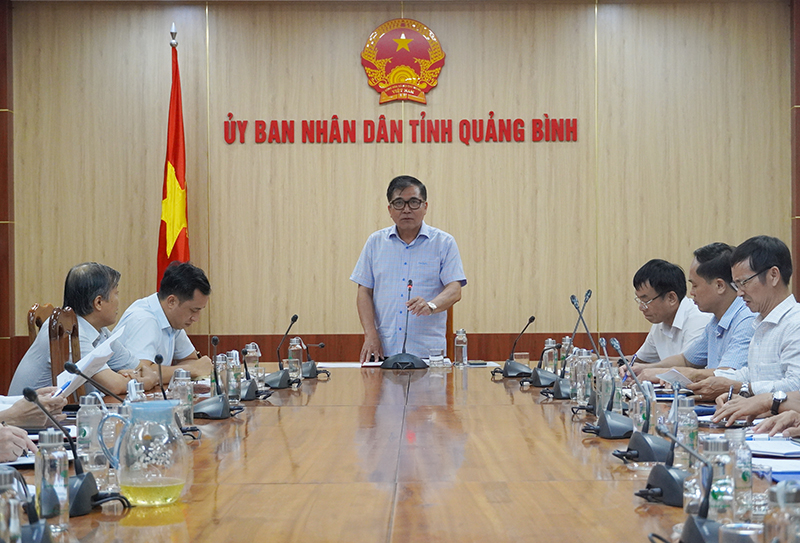  Phó Chủ tịch Thường trực UBND tỉnh chủ trì buổi họp triển khai giải pháp khôi phục sản xuất sau mưa lũ.