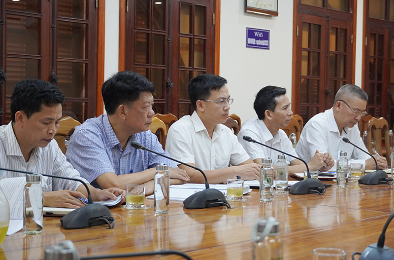 Các đại biểu tham dự buổi họp.