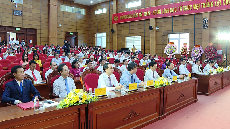 Các đại biểu dự lễ