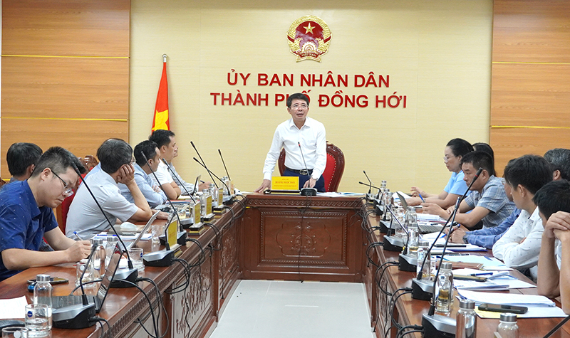 Chủ tịch UBND TP. Đồng Hới Hoàng Ngọc Đan kết luận hội thảo.