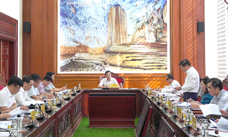 Quang cảnh phiên họp tại Tỉnh ủy Quảng Bình.