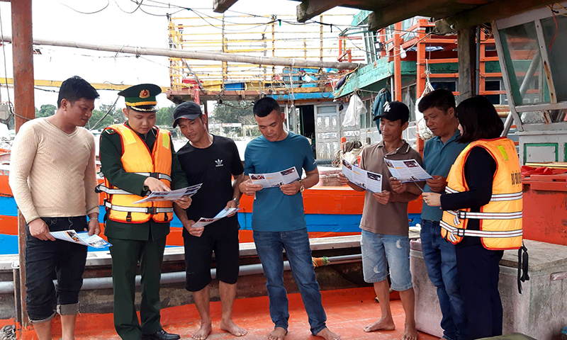 BĐBP tỉnh đẩy mạnh công tác tuyên truyền về chống khai thác IUU cho ngư dân.