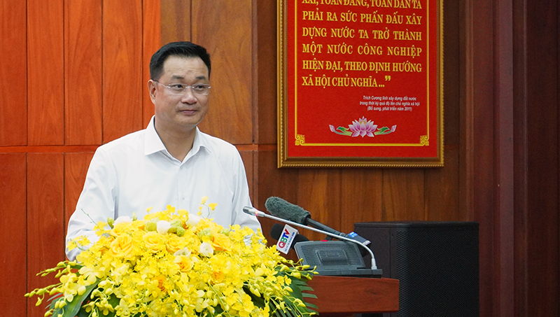 Đồng chí Bí thư Tỉnh ủy Quảng Bình Lê Ngọc Quang phát biểu tại buổi làm việc