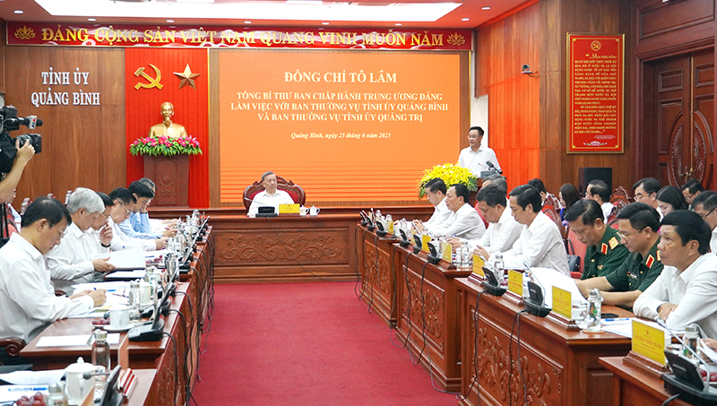 Quang cảnh buổi làm việc