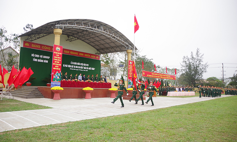 Diễu duyệt đội ngũ, biểu dương lực lượng.
