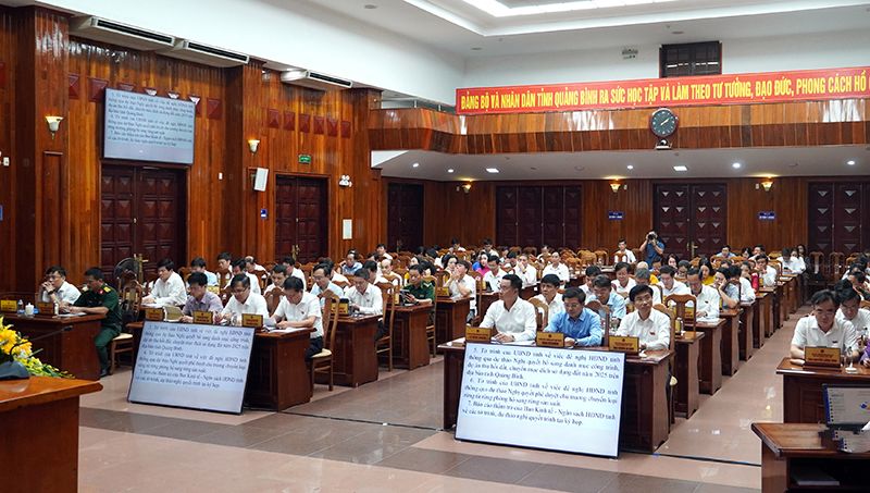 Đại biểu dự kỳ họp
