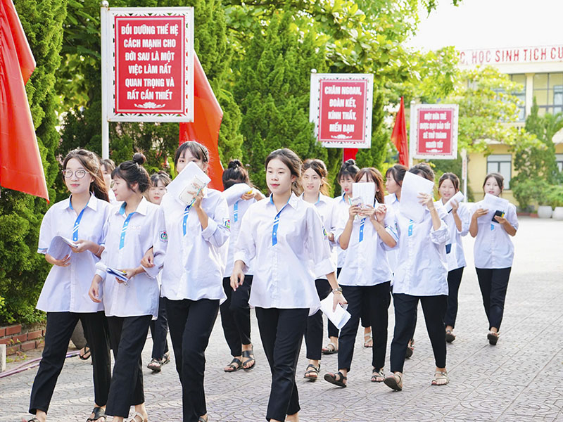 Rời phòng thi, đa số thí sinh đều cảm thấy, thoải mái, tự tin