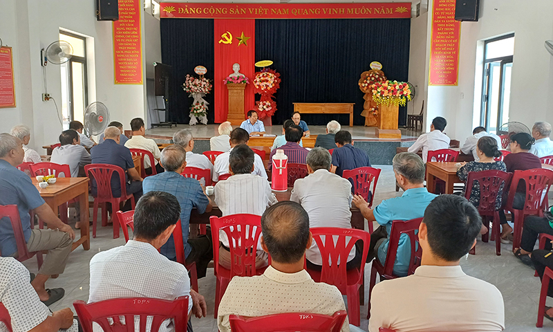 Việc tuyên truyền, vận động nhân dân chấp hành các quy định về giao thông được lồng ghép vào cuộc họp chi bộ, hội nghị của tổ dân phố.