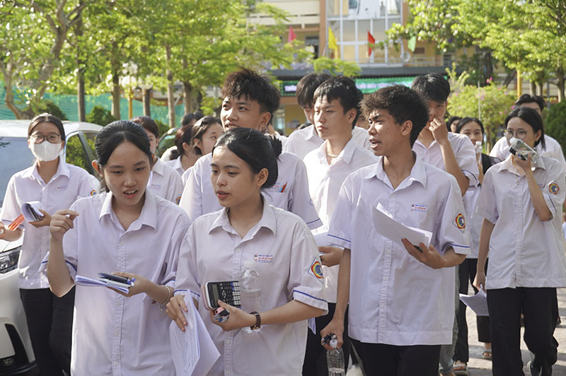 Nụ cười của thí sinh hứa hẹn mang lại kết quả tốt đẹp sau kỳ thi