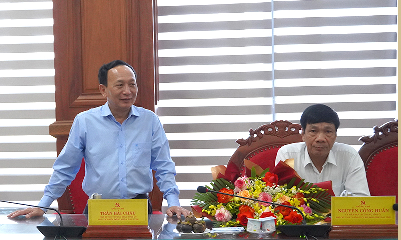 Thay mặt các đồng chí cán bộ thuộc diện Ban Thường vụ Tỉnh ủy quản lý nghỉ hưu đợt này, đồng chí Phó Bí thư Thường trực Tỉnh ủy Trần Hải Châu phát biểu tại buổi gặp mặt.