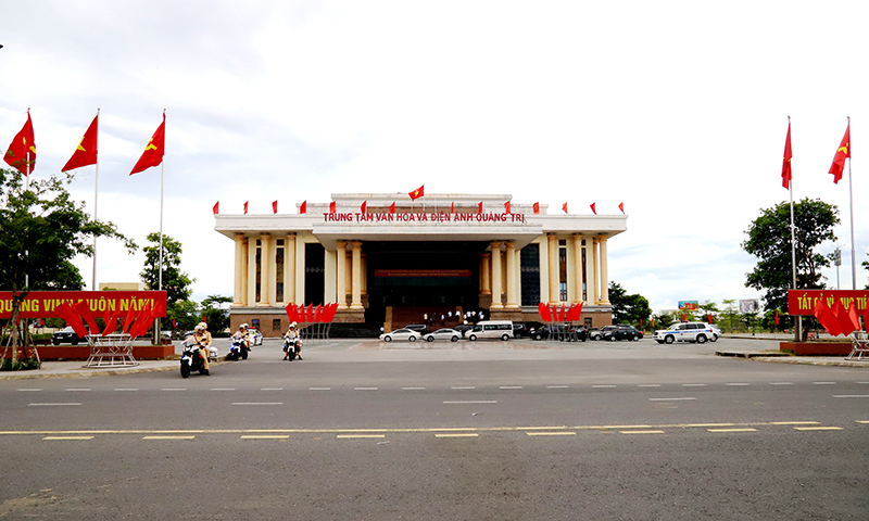 Trung tâm Văn hóa-Điện ảnh tỉnh, trước thời khắc công bố thành lập tỉnh Quảng Trị mới.