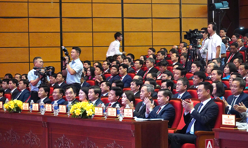 Các đại biểu dự lễ.