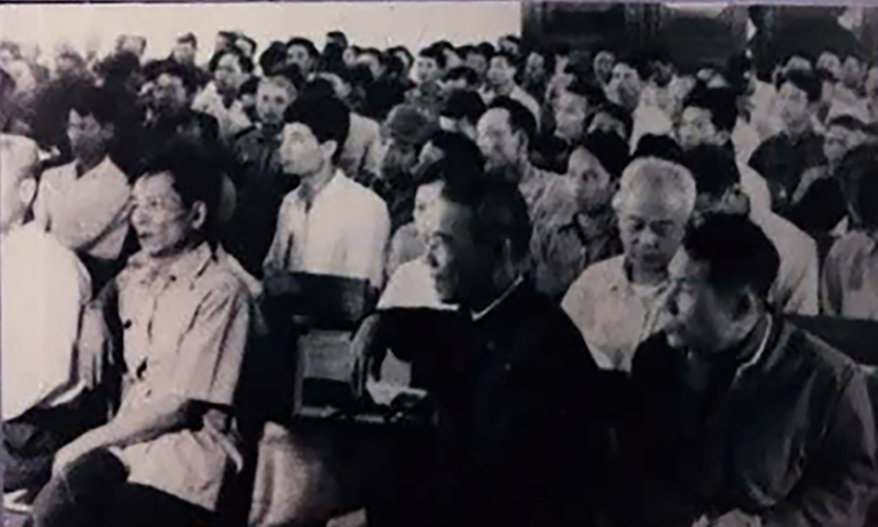 Đại biểu 3 tỉnh Quảng Bình, Quảng Trị và Thừa Thiên Huế bàn phương án sáp nhập vào năm 1976. Ảnh: Bảo tàng Lịch sử TP. Huế.