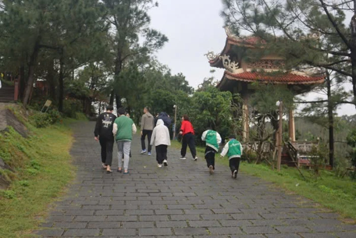 Hơn 2.000 lượt người viếng mộ Đại tướng Võ Nguyên Giáp dịp đầu năm mới