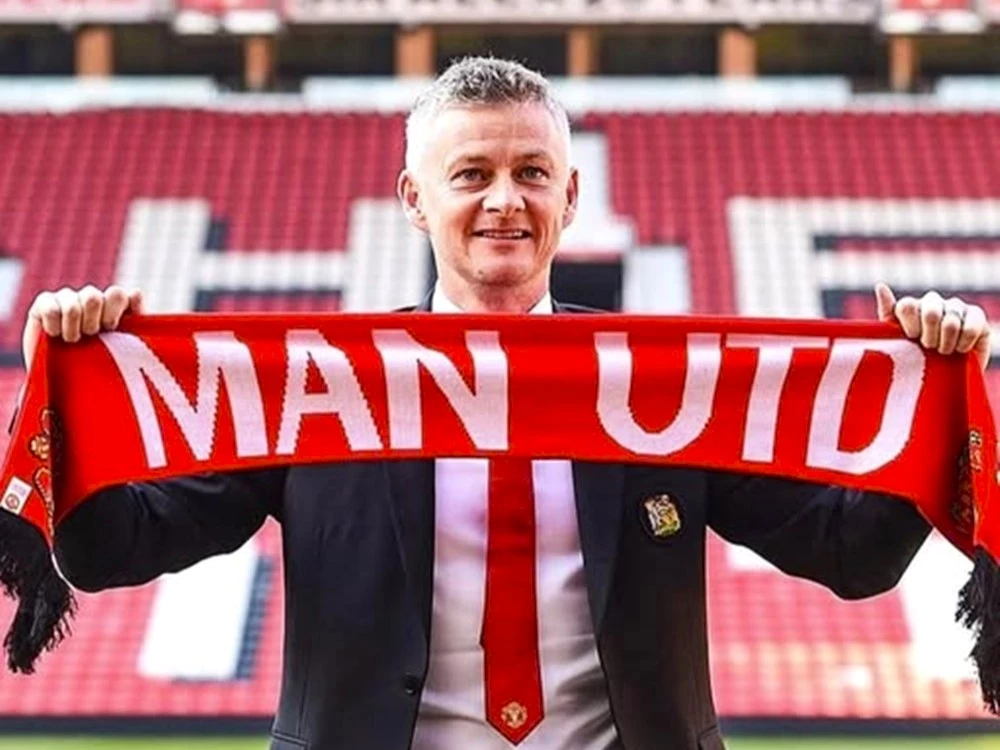 Solskjaer trên đường trở lại MU. Ảnh: DM