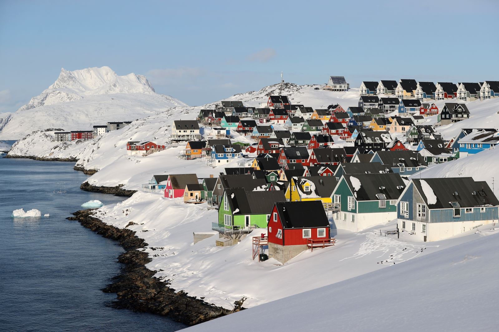 Quang cảnh thành phố Nuuk, Greenland, ngày 20/3/2025. Ảnh: THX/TTXVN