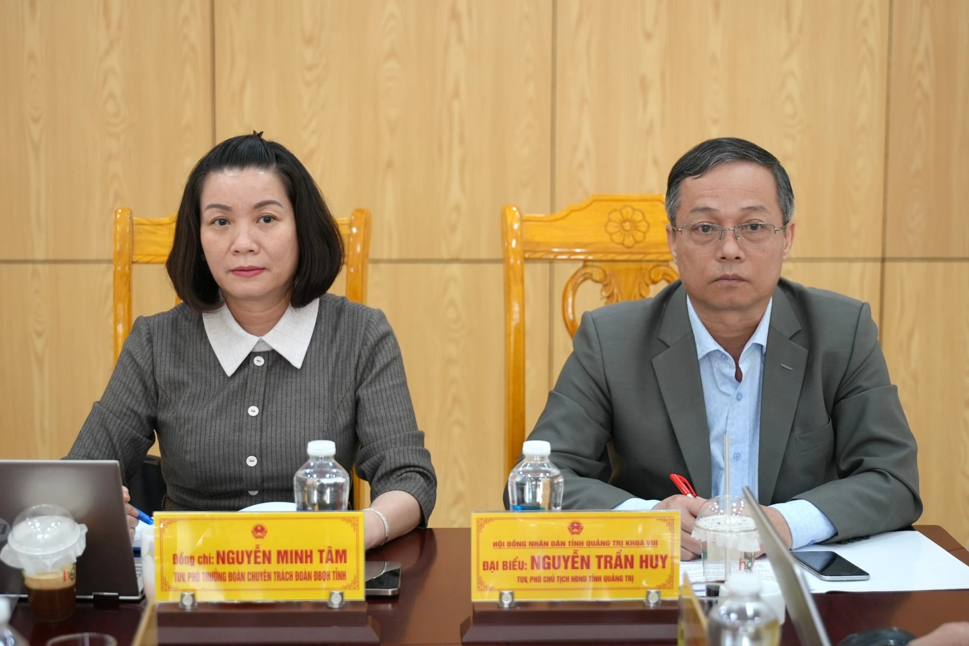 Đồng chí Nguyễn Minh Tâm, Phó Trưởng Đoàn chuyên trách Đoàn ĐBQH tỉnh và đồng chí Nguyễn Trần Huy, Phó Chủ tịch HĐND tỉnh chủ trì phiên tiếp công dân- Ảnh: Trung Đức