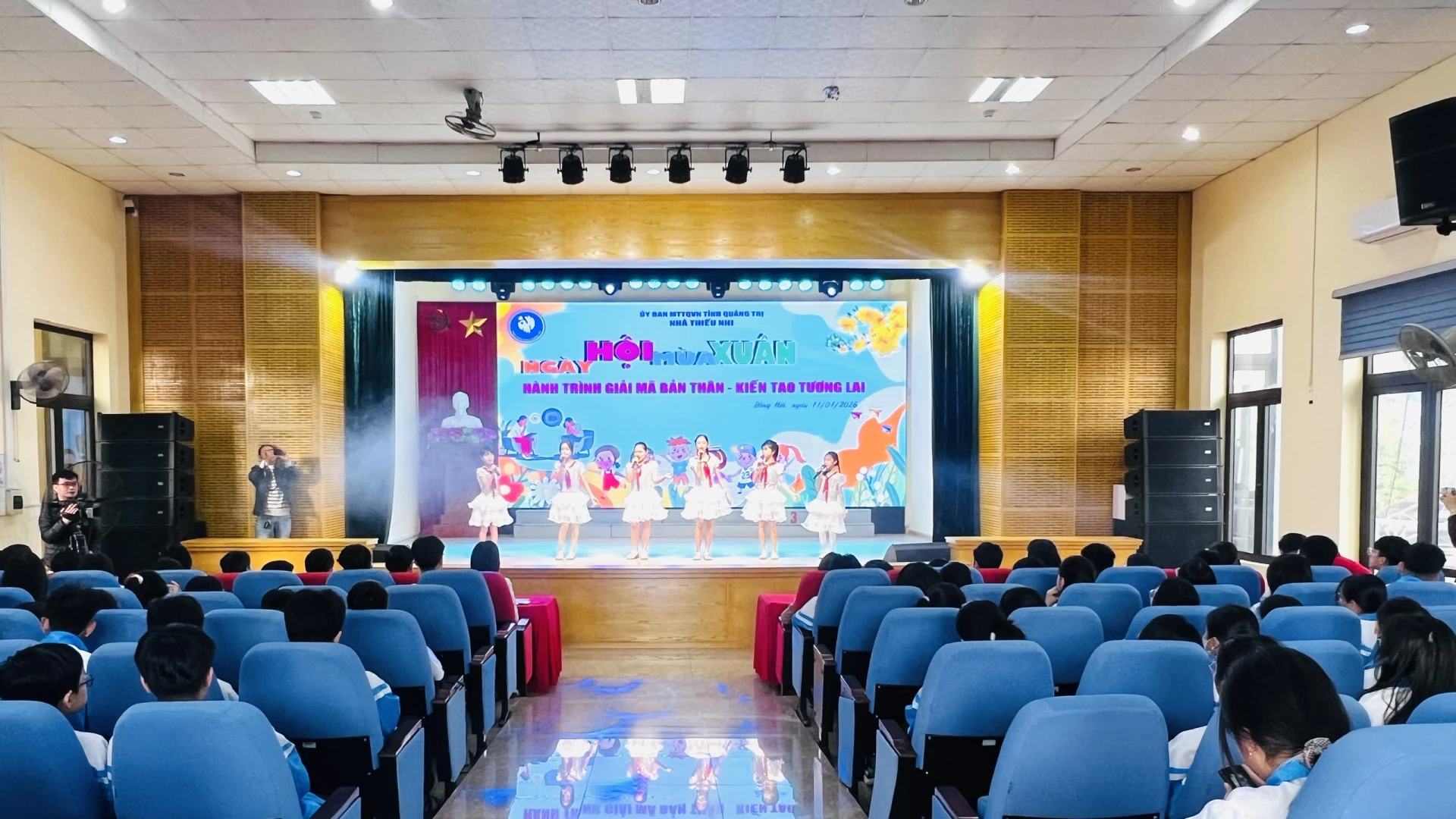 Quang cảnh ngày hội - Ảnh: H.T