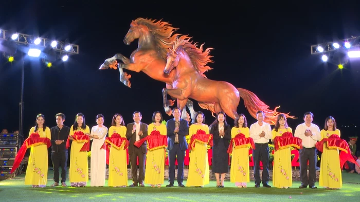 Khai trương linh vật Tết Bính Ngọ 2026-Song Mã Triệu Bình