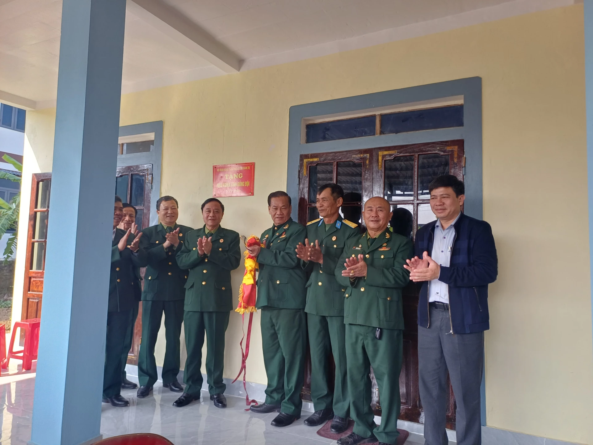 Khánh thành và bàn giao nhà “Nghĩa tình đồng đội” cho gia đình ông Hoàng Ngọc Đương.