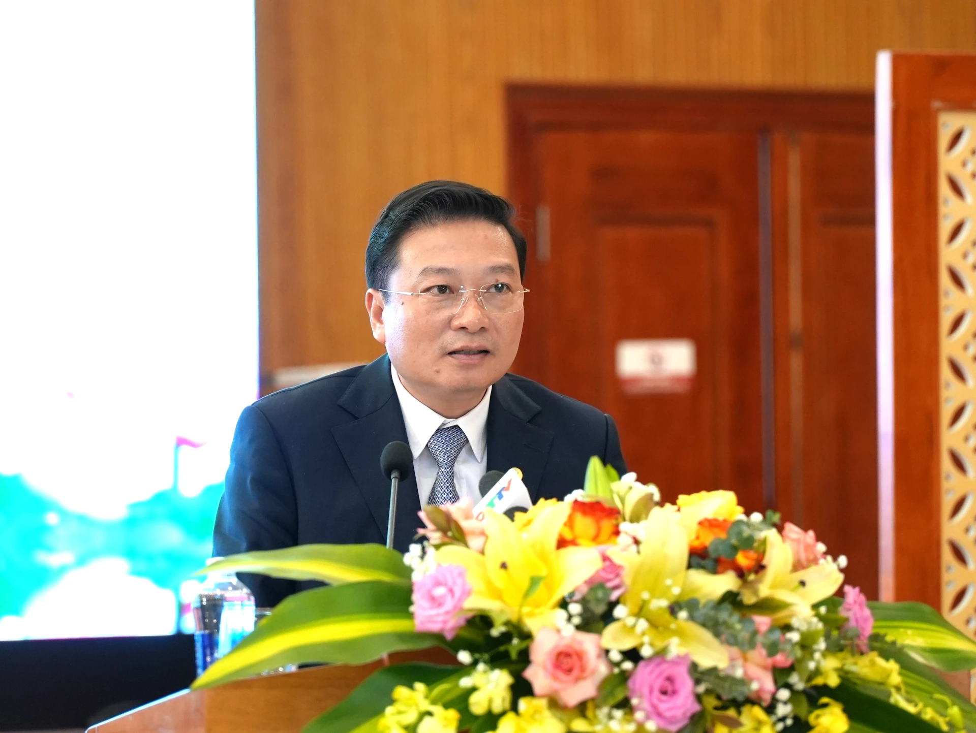 Đồng chí Lê Hồng Vinh, Chủ tịch UBND tỉnh phát biểu kết luận hội nghị - Ảnh: Trung Đức