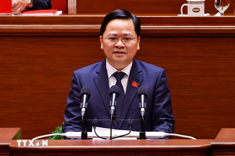 Đồng chí Nguyễn Anh Tuấn, Ủy viên Trung ương Đảng, Phó Trưởng Ban Chính sách, chiến lược Trung ương, tham luận về vấn đề “Các giải pháp chiến lược nhằm tăng trưởng kinh tế 2 con số trong giai đoạn mới 2026-2030”. (Ảnh: TTXVN)