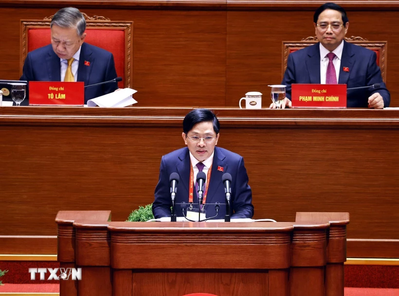 Đồng chí Đặng Văn Dũng, Phó Trưởng Ban Nội chính Trung ương, trình bày tham luận “Tiếp tục đẩy mạnh, kiên quyết, kiên trì đấu tranh ngăn chặn, đẩy lùi tham nhũng, lãng phí, tiêu cực”. (Ảnh: TTXVN)