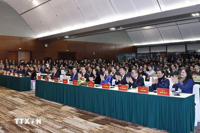 Các nhà báo trong nước và quốc tế tham dự buổi họp báo. (Ảnh: TTXVN)