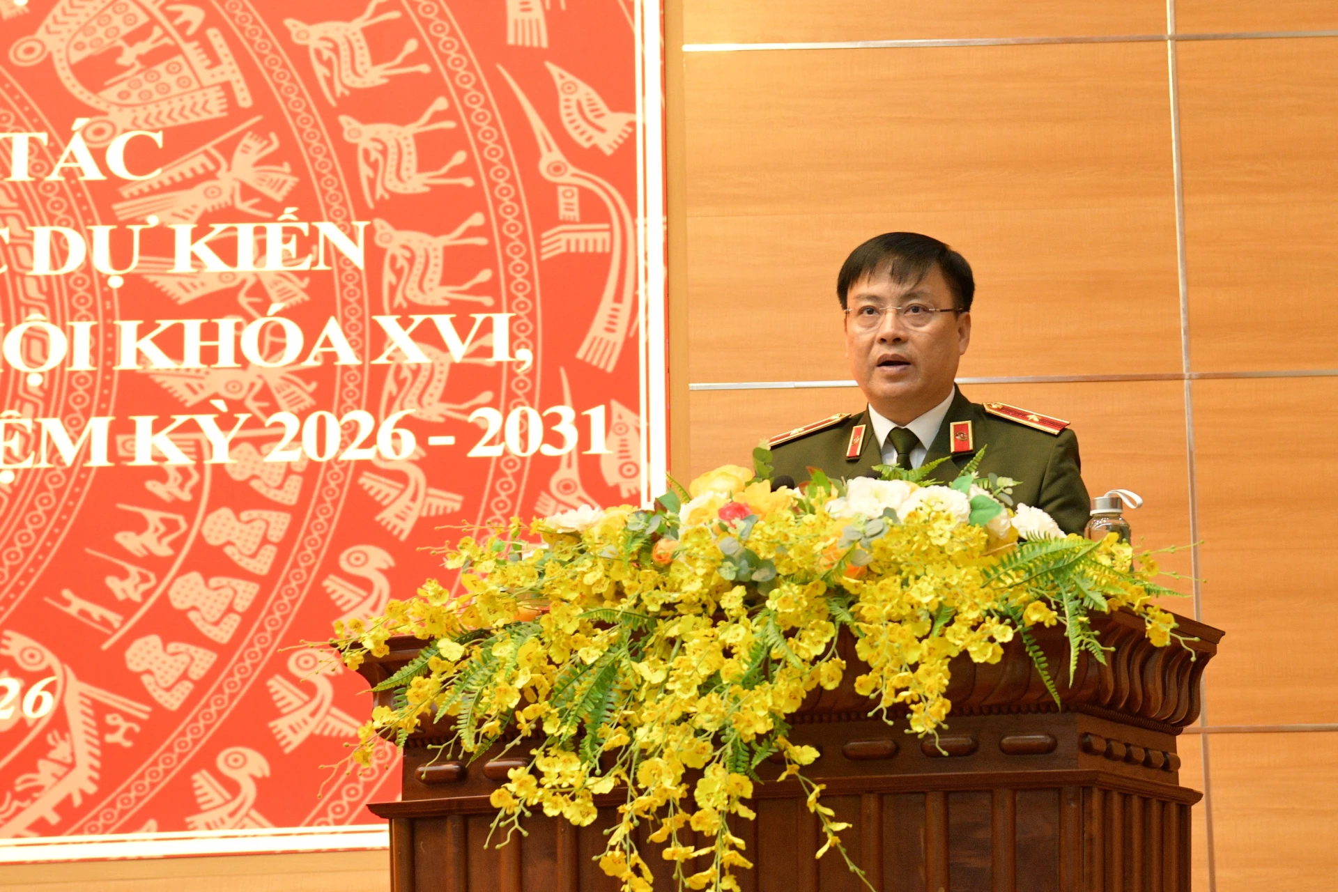 Đồng chí Thiếu tướng Nguyễn Thanh Liêm, Ủy viên Ban Thường vụ Tỉnh ủy, Bí thư Đảng ủy, Giám đốc Công an tỉnh phát biểu kết luận tại hội nghị.