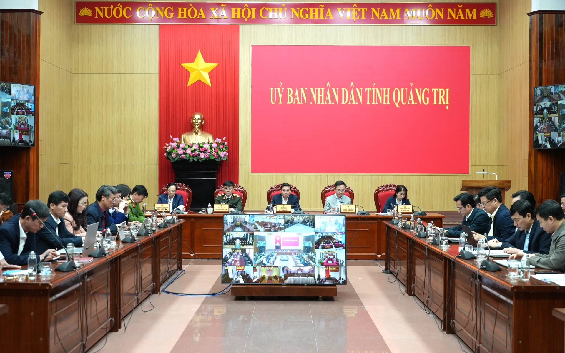 Quang cảnh phiên họp tại điểm cầu UBND tỉnh - Ảnh: Trung Đức