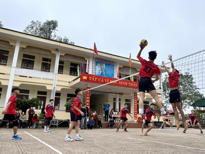 Xã Tuyên Phú tổ chức giải bóng chuyền chào mừng thành công Đại hội lần thứ XIV của Đảng