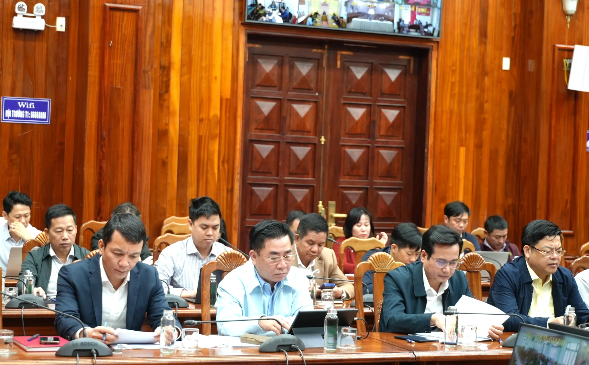 Các đại biểu dự phiên họp tại điểm cầu UBND tỉnh - Ảnh: Trung Đức