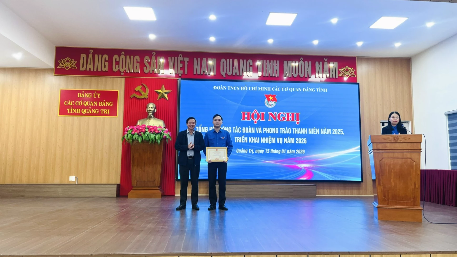 1 cá nhân vinh dự nhận bằng khen của Chủ tịch UBND tỉnh vì đã có thành tích xuất sắc trong công tác năm 2025  - Ảnh: H.T