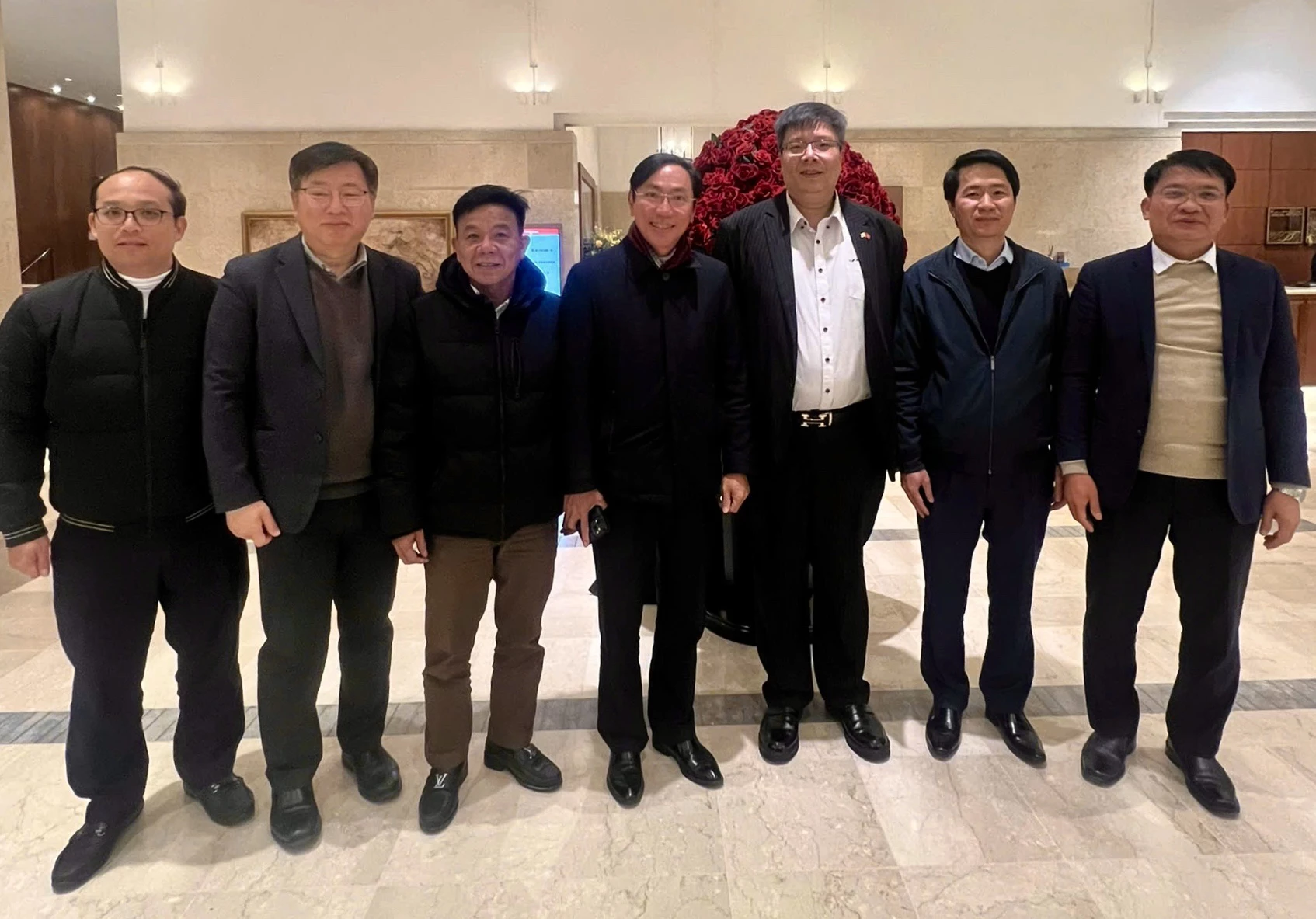 Đoàn công tác tỉnh Quảng Trị chụp ảnh cùng đại diện lãnh đạo VKBIA - Ảnh: T.A