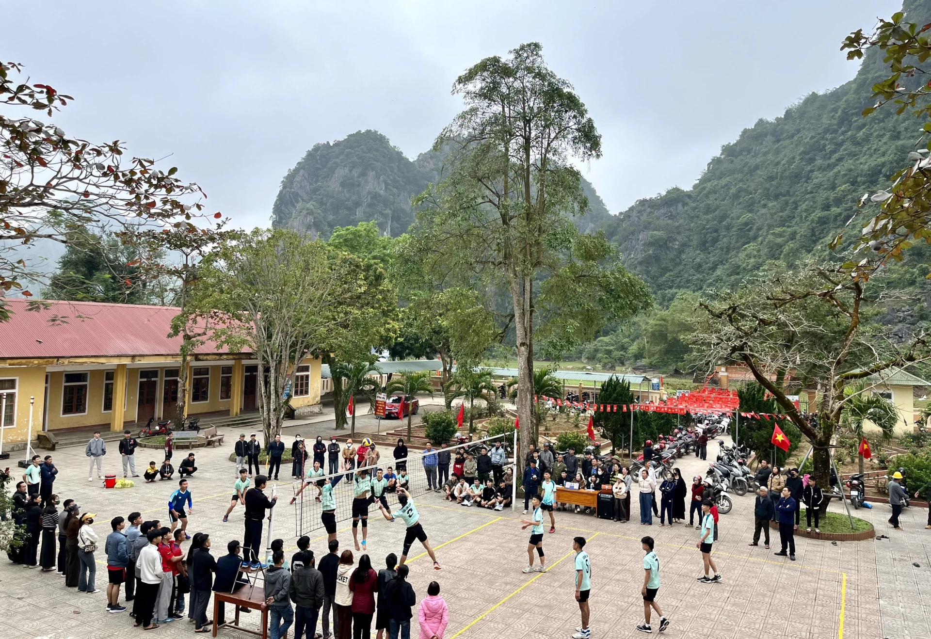 Giải đấu thu hút sự quan tâm, cổ vũ nhiệt tình của đông đảo khán giả - Ảnh: V.T