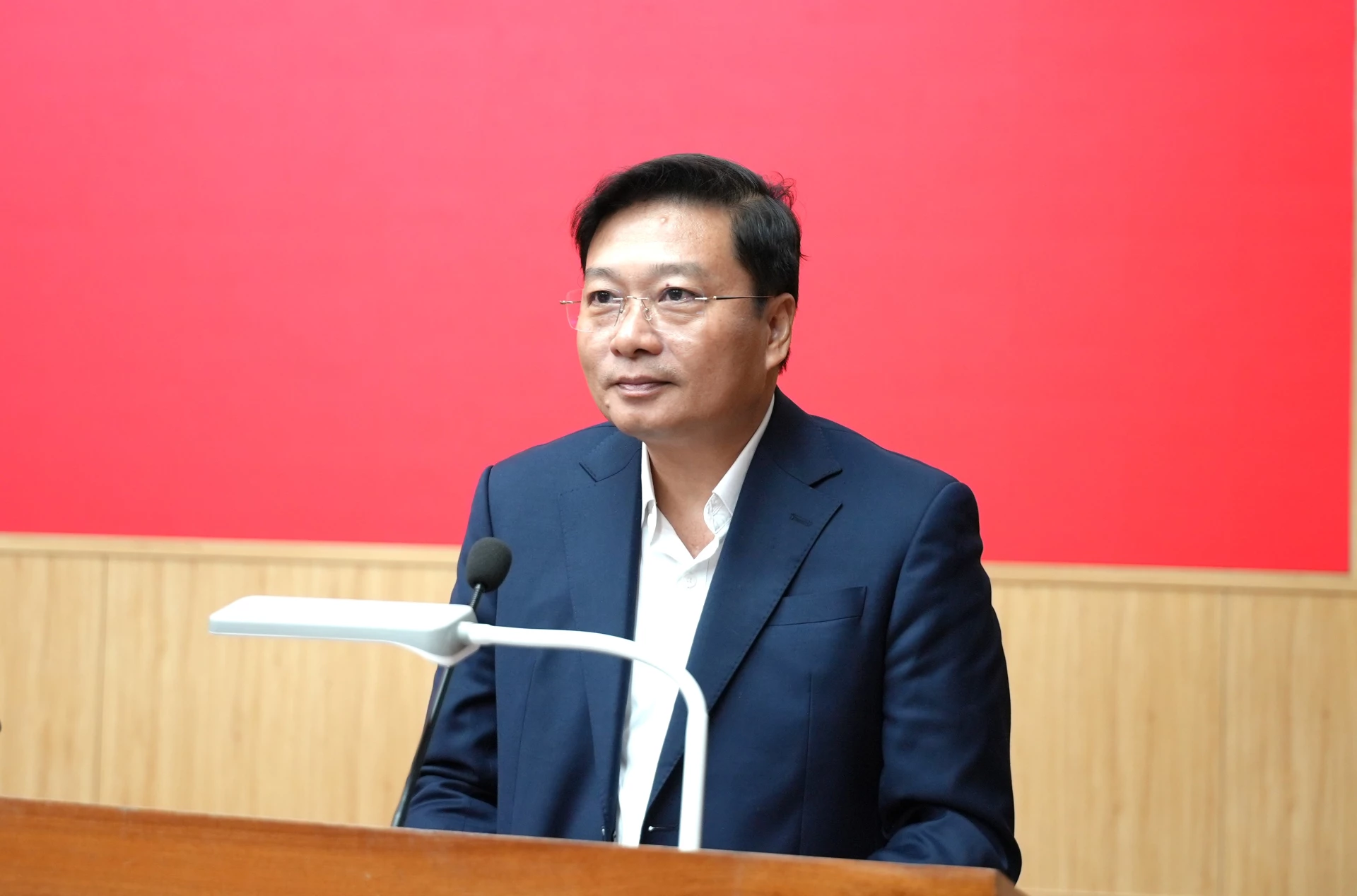 Đồng chí Lê Hồng Vinh, Chủ tịch UBND tỉnh kết luận phiên họp - Ảnh: Trung Đức