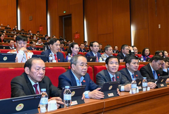 Đoàn đại biểu Đảng bộ tỉnh Quảng Trị dự phiên thảo luận về các văn kiện Đại hội