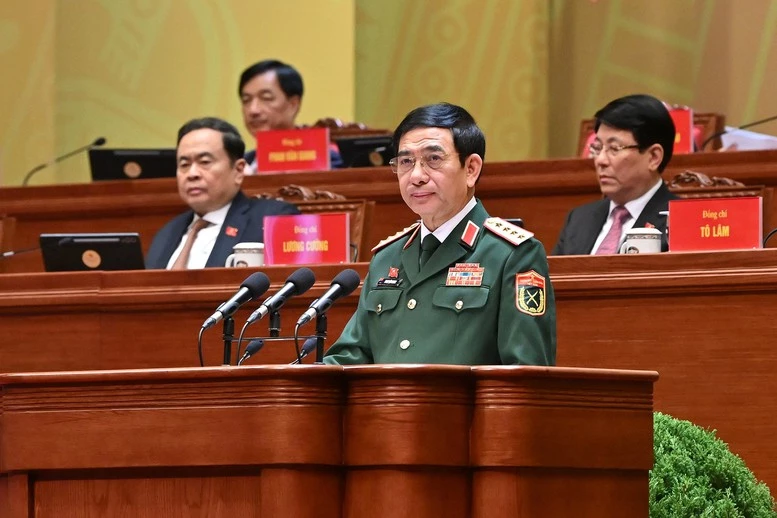 Đại tướng Phan Văn Giang, Ủy viên Bộ Chính trị, Phó Bí thư Quân ủy Trung ương, Bộ trưởng Bộ Quốc phòng tham luận tại Đại hội.