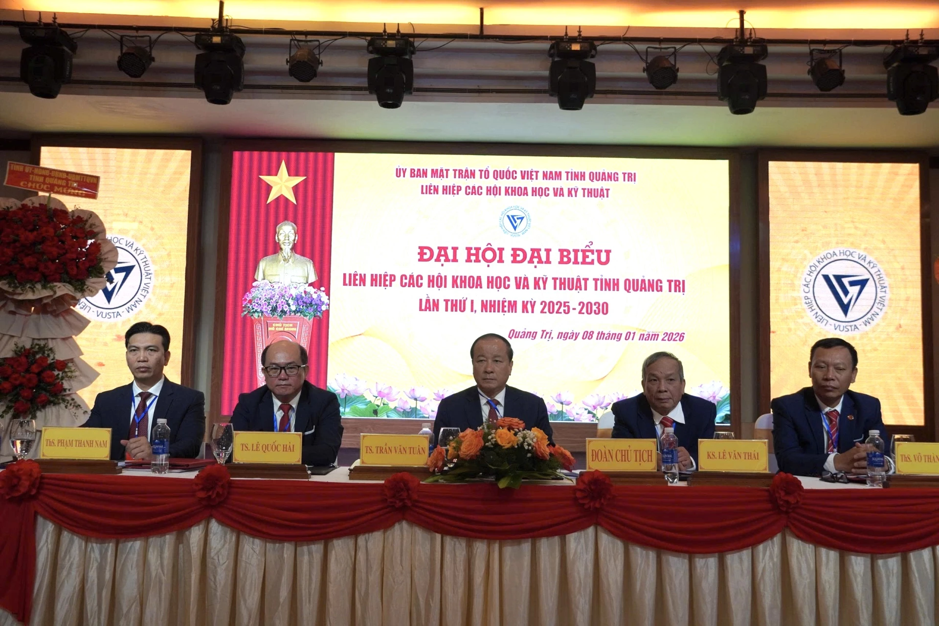 Đoàn Chủ tịch Đại hội - Ảnh: NL