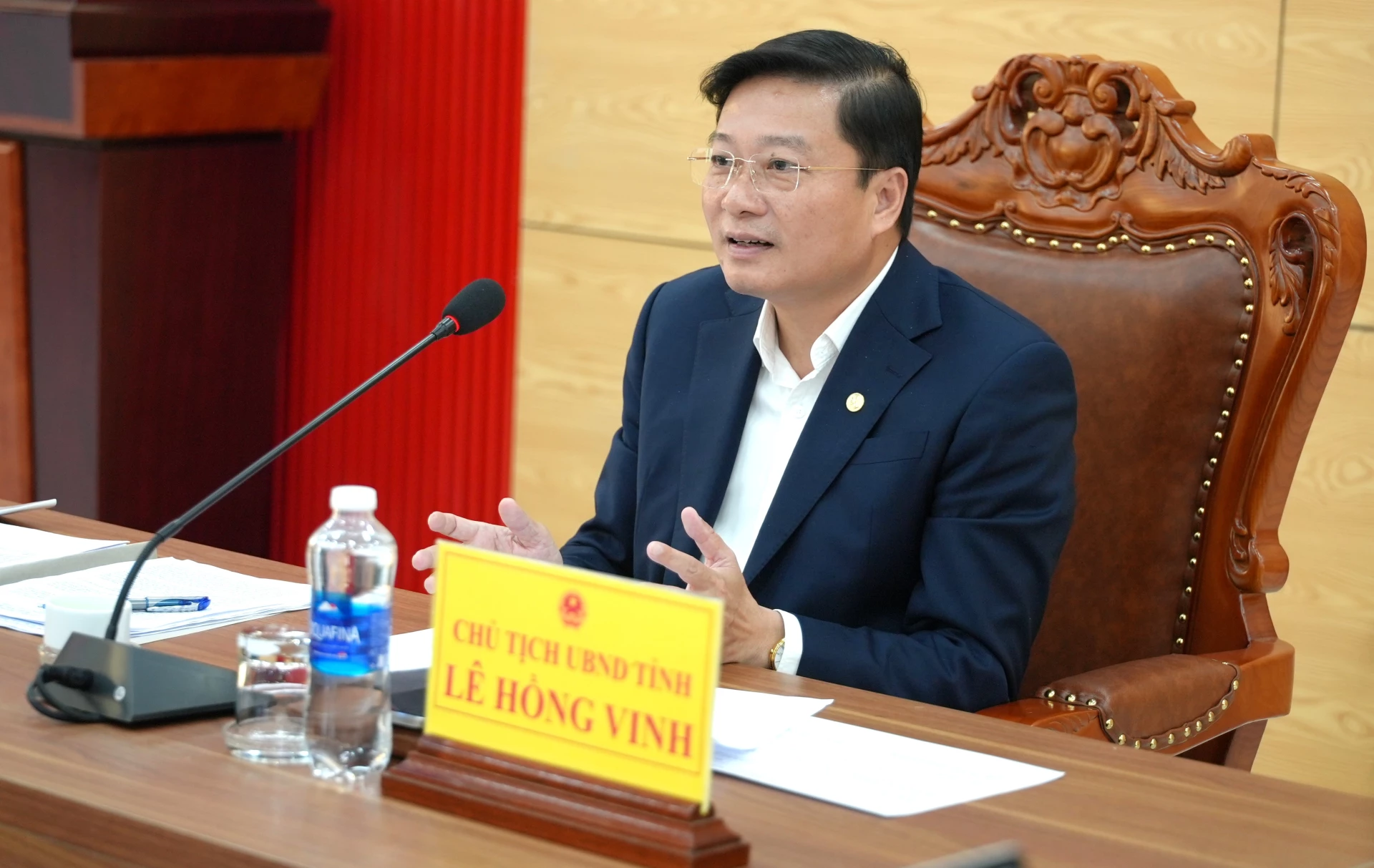 Đồng chí Lê Hồng Vinh, Chủ tịch UBND tỉnh trả lời, làm rõ các nội dung công dân kiến nghị, phản ánh - Ảnh: Trung Đức