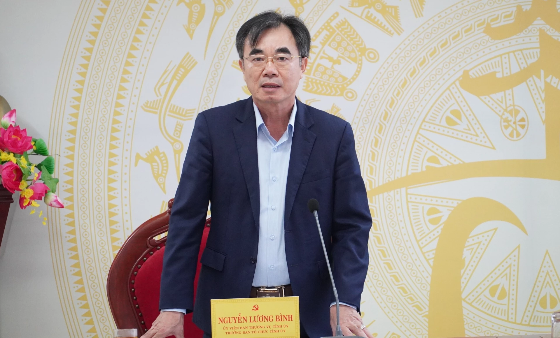 Đồng chí Nguyễn Lương Bình, Trưởng Ban Tổ chức Tỉnh ủy yêu cầu các cơ quan thực hiện hiệu quả Quy định số 305-QĐ/TU của Ban Thường vụ Tỉnh ủy về công tác BV, CSSK cán bộ tỉnh - Ảnh: QV