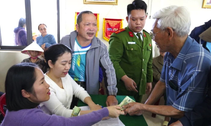 Hai mức quà tặng cho người có công với cách mạng dịp Tết Nguyên đán Bính Ngọ