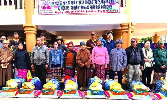 Trao 600 suất quà cho đồng bào dân tộc thiểu số xã Thượng Trạch