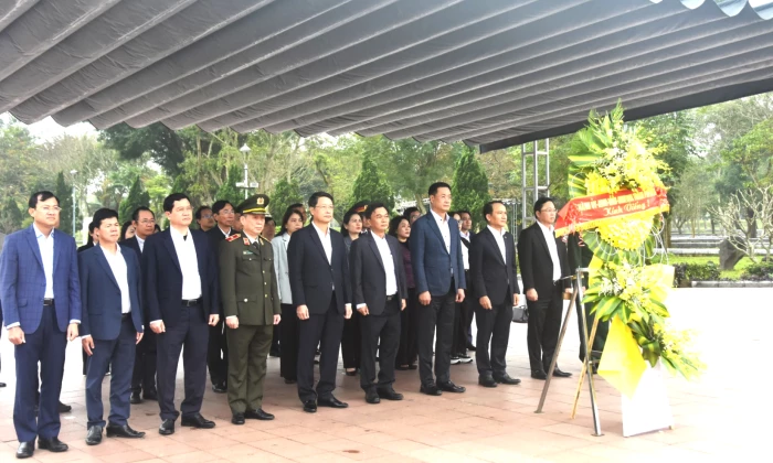 Đoàn công tác TP. Đà Nẵng dâng hương tri ân các Anh hùng liệt sĩ tại tỉnh Quảng Trị