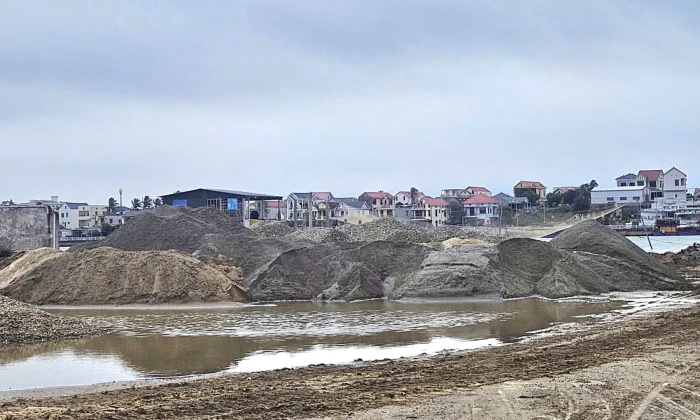 Nhiều bãi tập kết vật liệu xây dựng hoạt động không phép